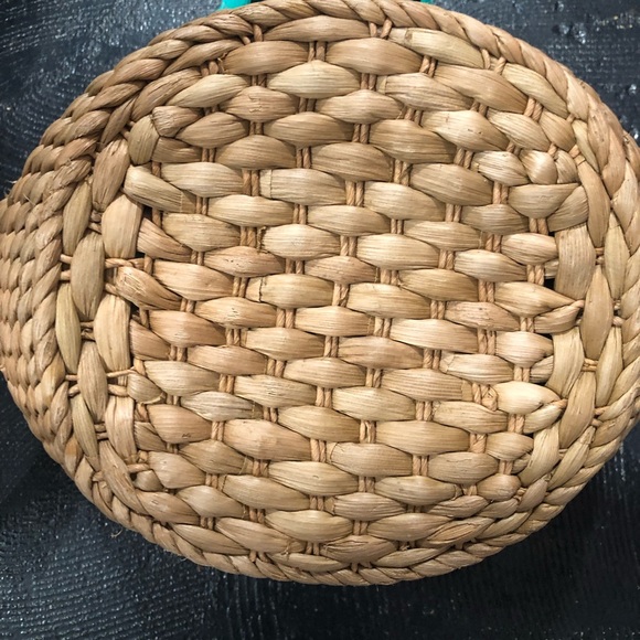 Straw Handbag/ Beach or Pool Bag with Flower Accent - Picture 6 of 8